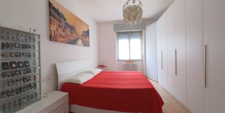 15 CAMERA